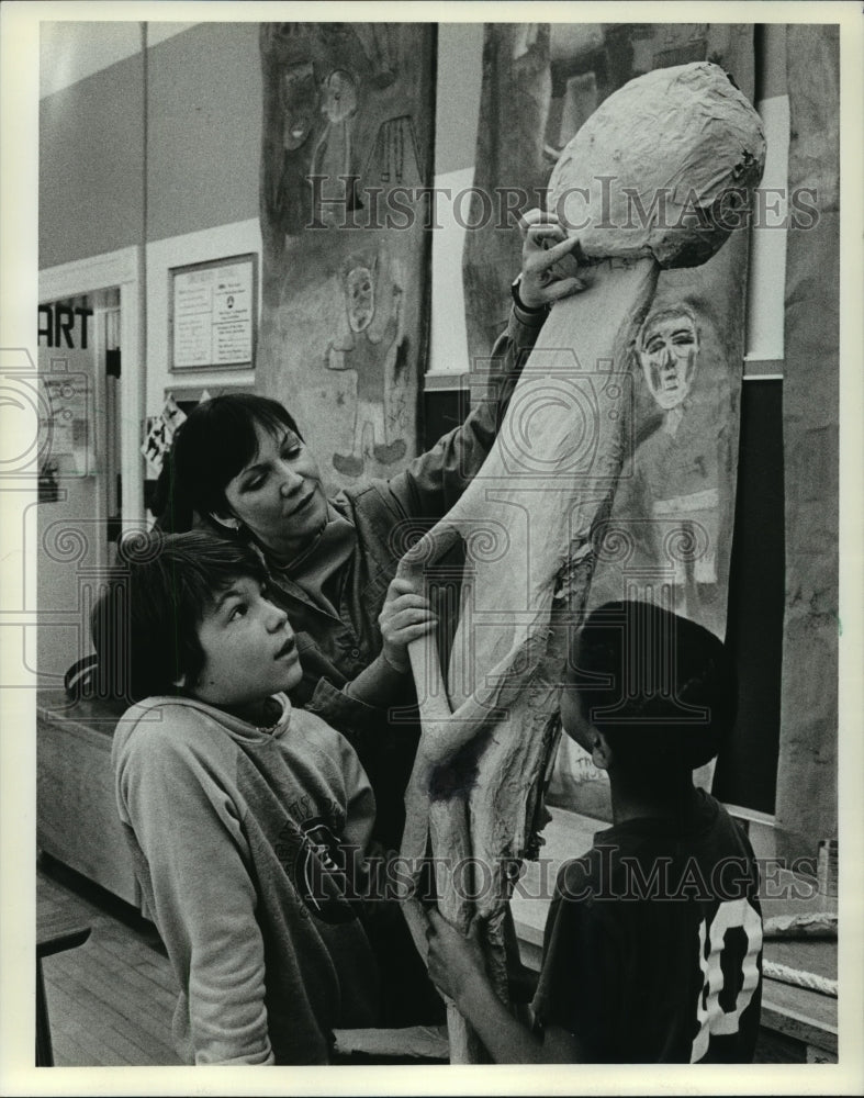 1981 Elm Creative Arts School, Milwaukee, Gerri McNamara with boys-Historic Images