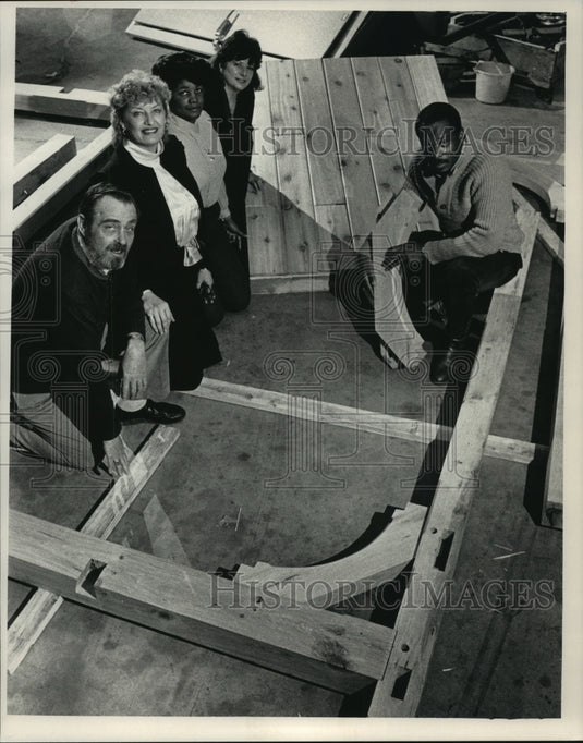 1987 Subox Proto-Prism Inc. members pose with an oak-frame-Historic Images