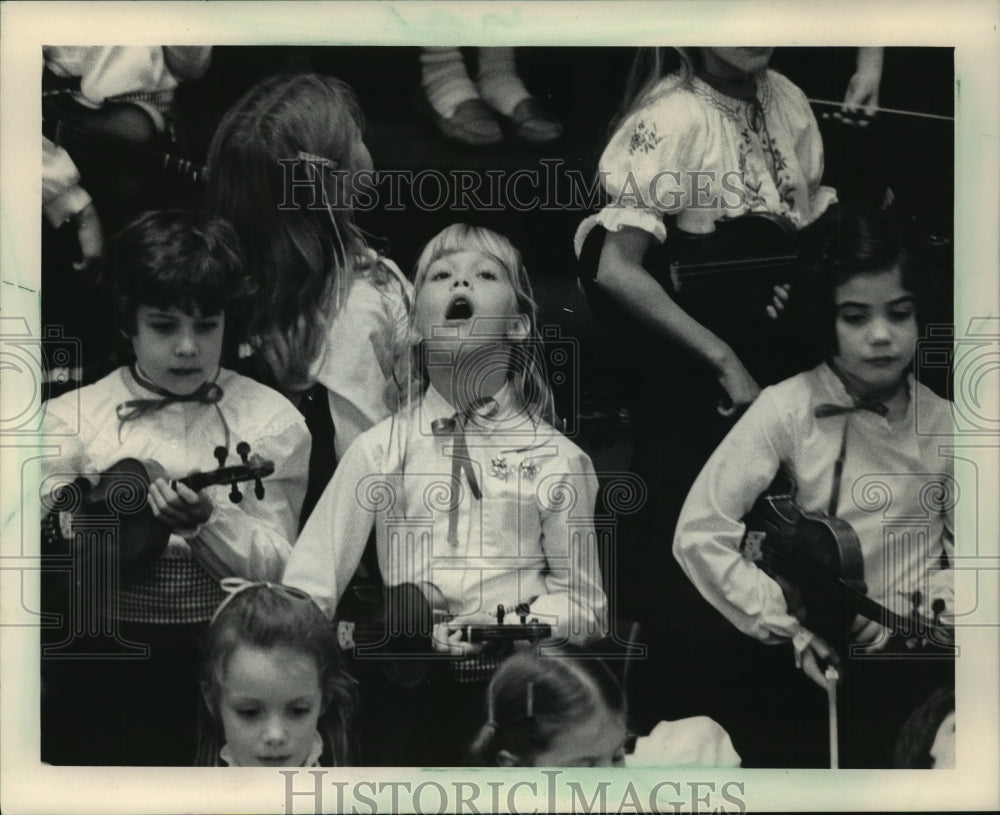 1984 A student at Elm Creative Arts School yawned before performance-Historic Images