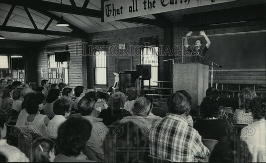 1986 Paul Dye gives speech at New Tribes missionary conference-Historic Images