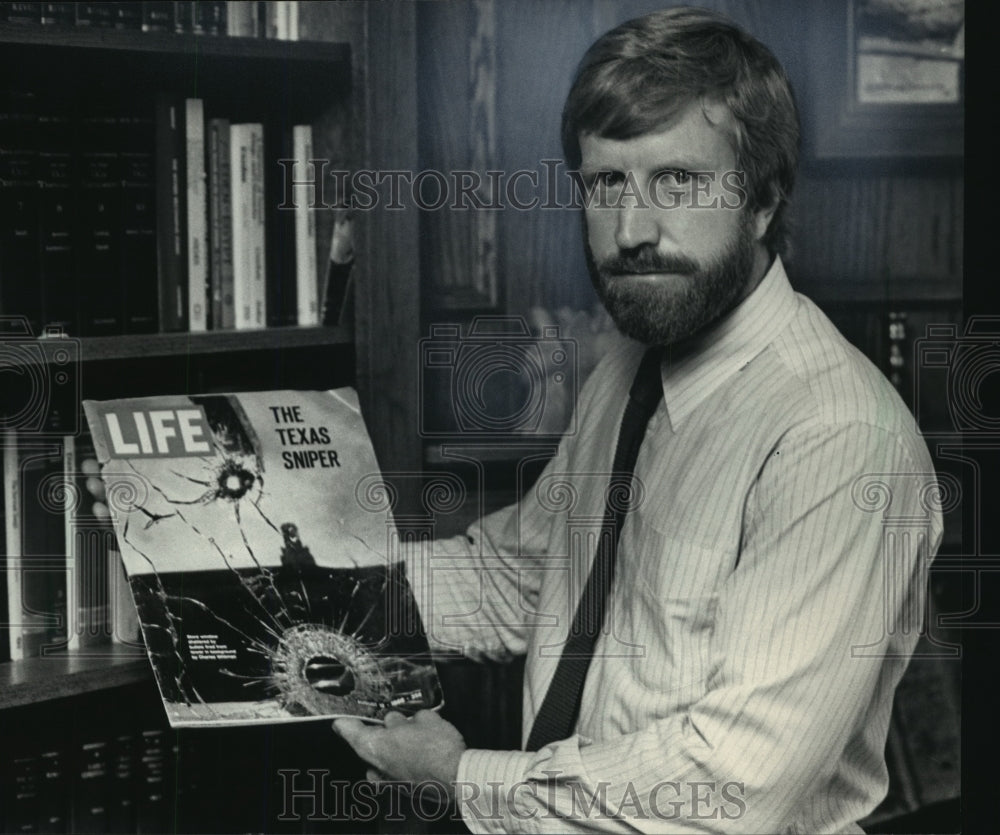 1986 Press Photo Editor at Synods Northwestern Publishing Hosue, Roland Ehlke Jr - Historic Images