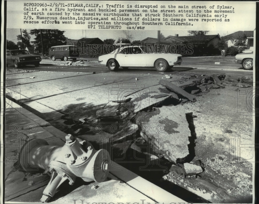 1971 Press Photo Road is damaged after earthquake in Sylmar, California-Historic Images