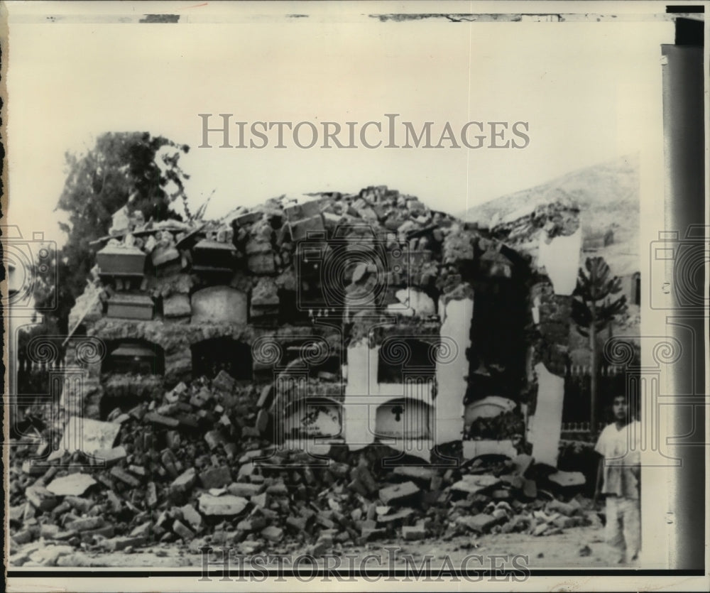 1970 Press Photo Damaged debris after earthquake in Peru - mja99028 - Historic Images