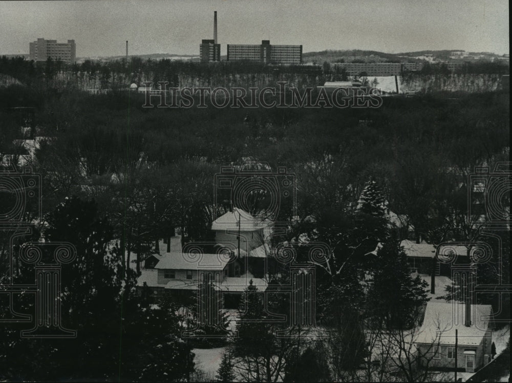 1978 University of Wisconsin, Eau Claire, buildings mark the skyline - Historic Images