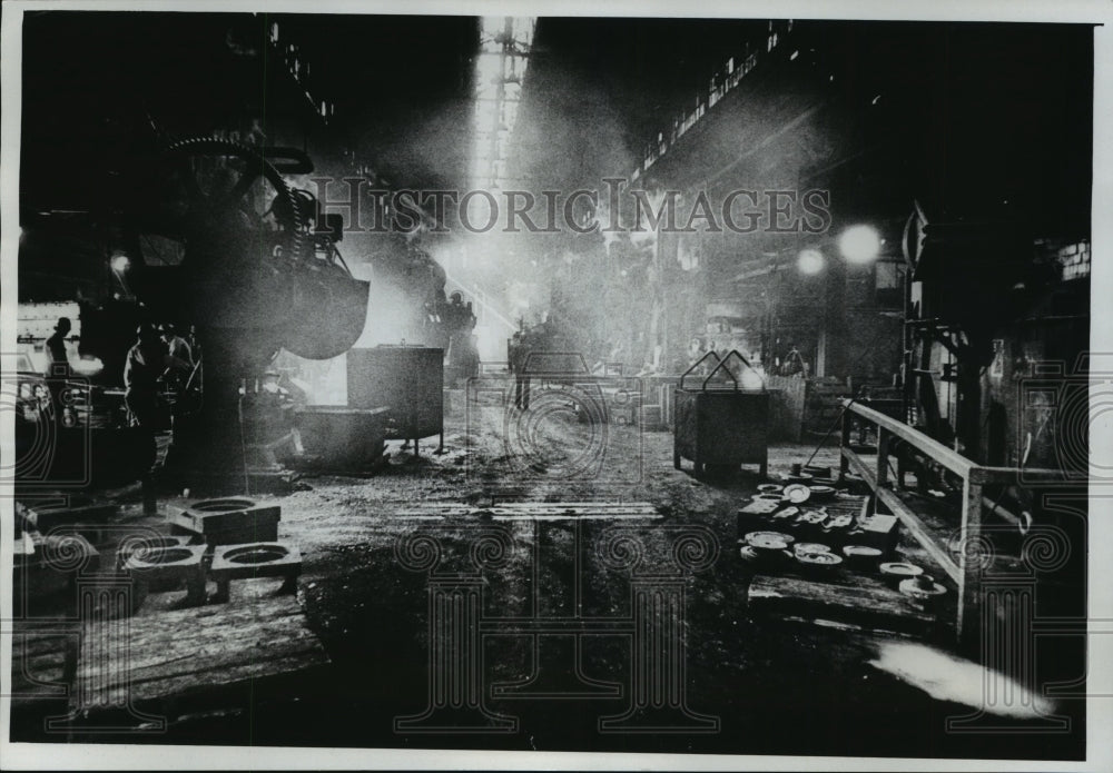 1978 Press Photo West Allis, Eaton Corporation Plant, smoky air, climate concern - Historic Images