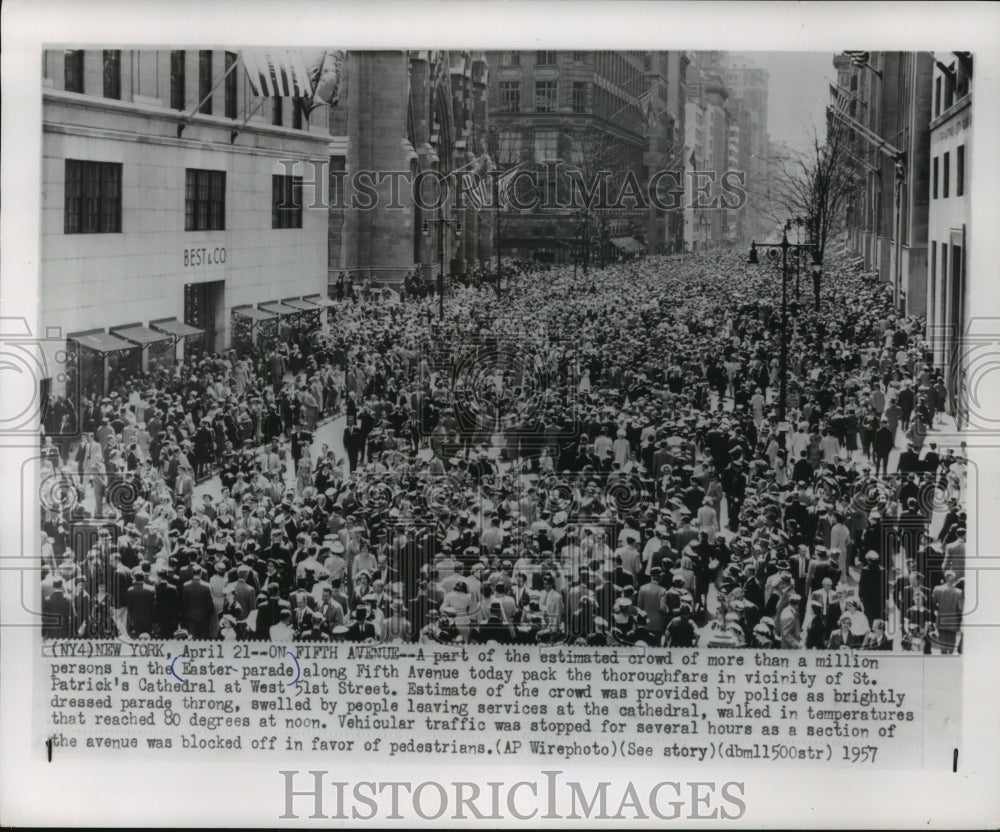 1957 Press Photo Estimated crowd of a million gather in Easter parade in NY. - Historic Images