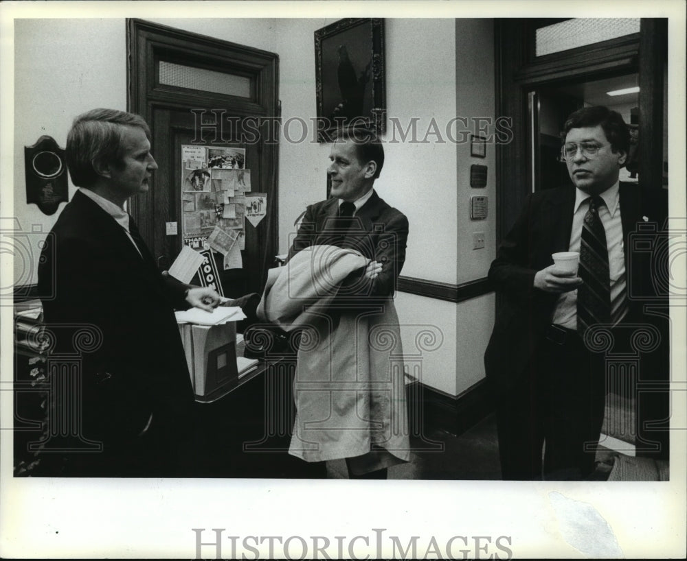 1982 Press Photo Anthony Earl met with William Kraus and others - mja99323 - Historic Images