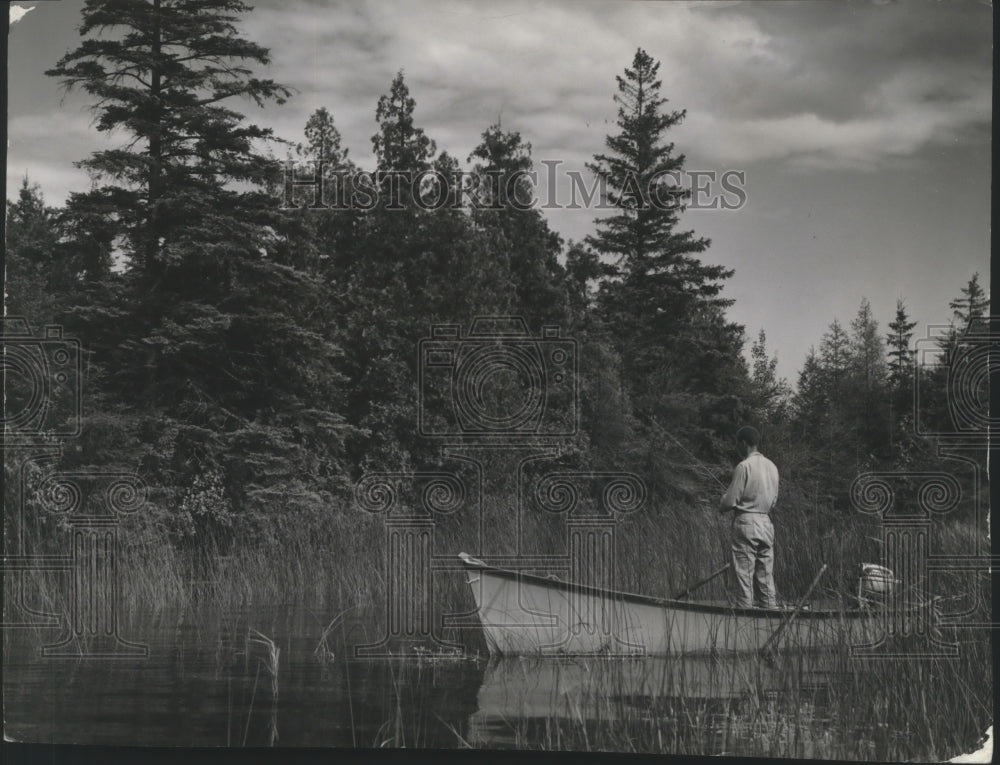 1953 Press Photo Mel Ellis fishes for northern pike and bass in Door County - Historic Images