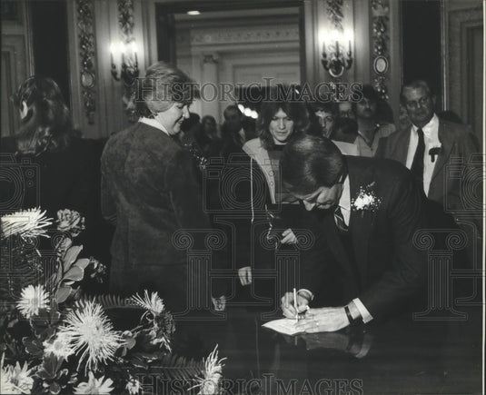 1983 Press Photo Anthony Earl, inaugurated as Governor. - mja99488 - Historic Images