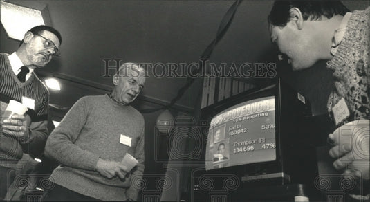 1986 Press Photo Election Return Watchers At Governor Earl's Milwaukee Office - Historic Images