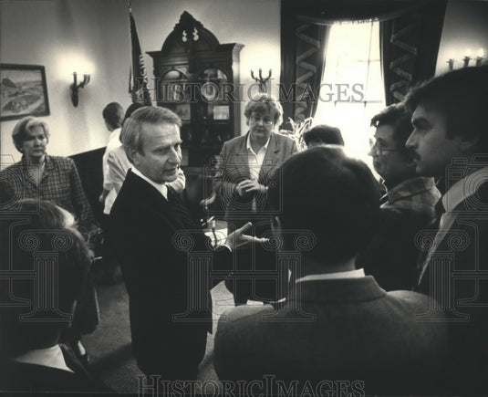 1986 Wisconsin Cabinet, Governor Earl, Family After Press Conference - Historic Images