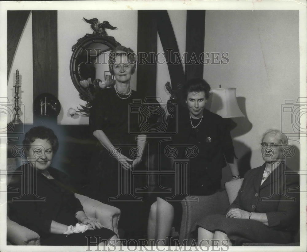 1964 Press Photo Women planning University of Wisconsin&#39;s Women&#39;s day - Historic Images