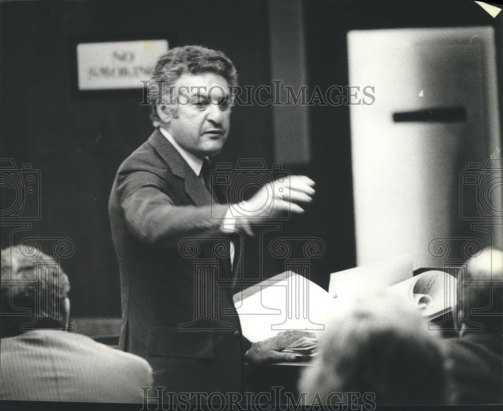 1982 of Attorney Donald Eisenberg Defends Lawrencia Bembenek - Historic Images