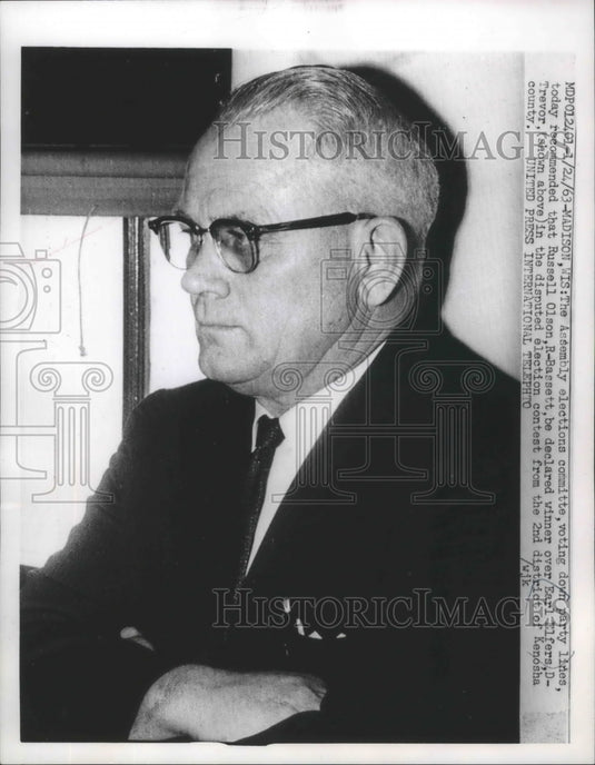 1968 Press Photo Earl Elfers after being defeated by Russell Olson in Politics - Historic Images