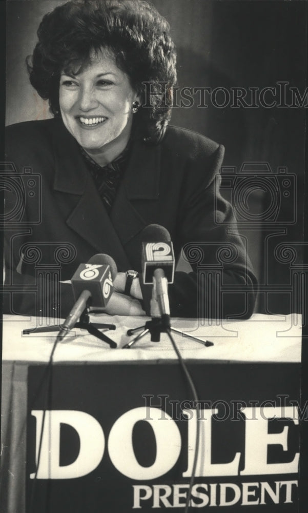 1987 Press Photo Elizabeth Dole fund raising for her husband&#39;s campaign - Historic Images