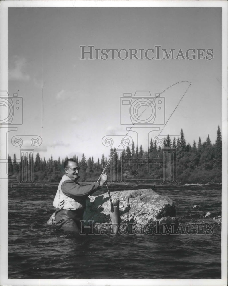 1959 Press Photo Ontario, Canada, Mel Ellis, Journal writer on Winisk river.-Historic Images