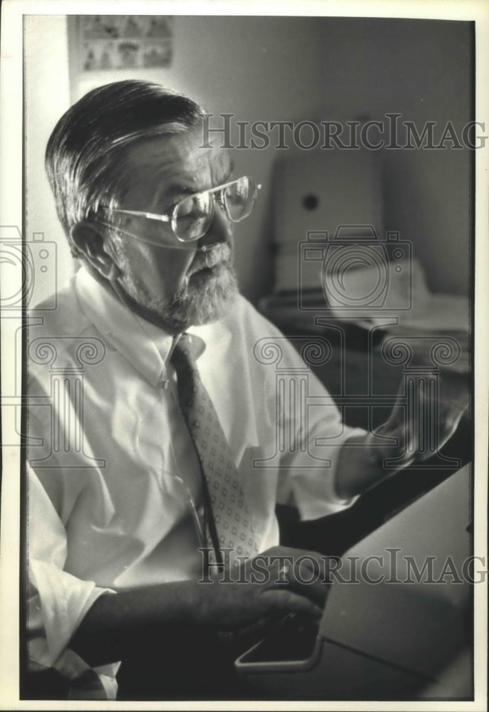 1992 Press Photo Milwaukee, Reverand Al Burton Eliason, dies of heart failure. - Historic Images
