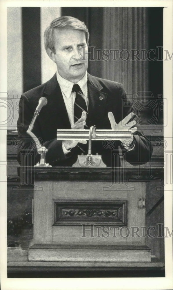 1984 Governor Anthony Earl addressing City Council - Historic Images