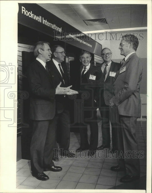 1985 Press Photo Gov. Earl & others at Allen-Bradley in Milwaukee - mja99891 - Historic Images