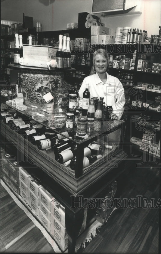 1989 Press Photo East Town Market, gourmet items are the stock in trade. - Historic Images