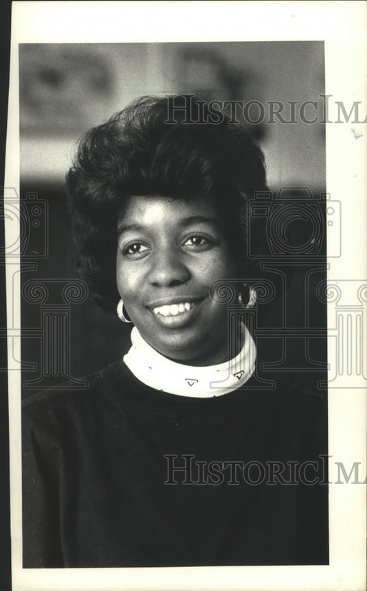 1988 Leslie Duvernay got involved with her college community - Historic Images