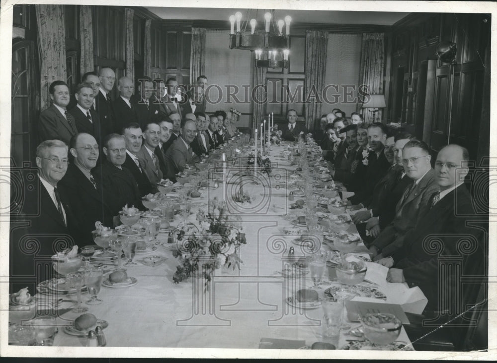 1946 Press Photo Lavish 4th Term Milwaukee Journal Unitholders Banquet- Historic Images