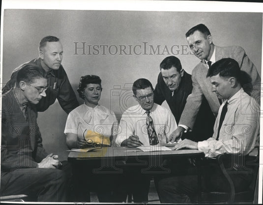 1957 Press Photo The Milwaukee Journal Unitholders Council committee-Historic Images
