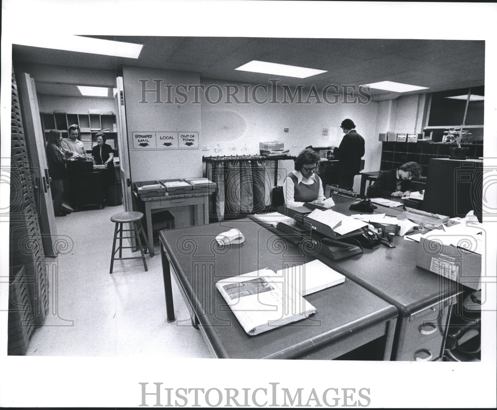 1972 Press Photo Milwaukee Journal Mail Desk - mjb00031 - Historic Images