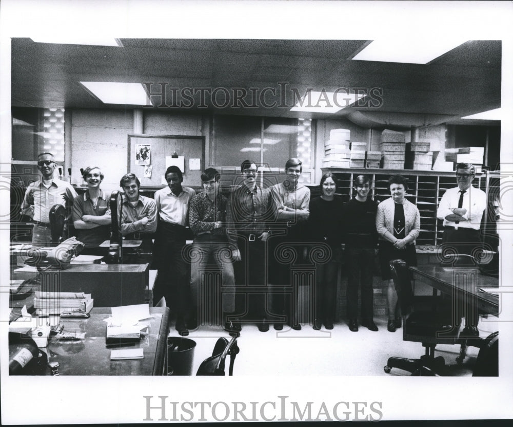 1971 Press Photo Workers in the Mail Desk Department at the Milwaukee Journal-Historic Images