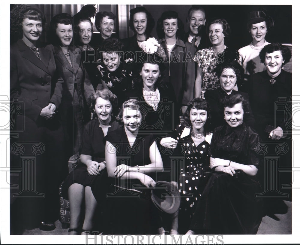 1940 Press Photo The Milwaukee Journal Sentinel Library Staff - Historic Images
