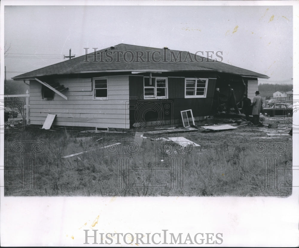 Press Photo Two Gas Explosions Damage South Milwaukee Home - Historic Images