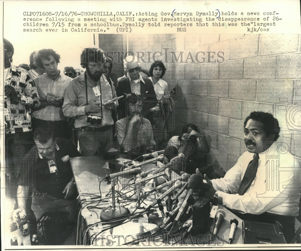 1976 Press Photo California Governor Mervyn Dymally at News Conference - Historic Images