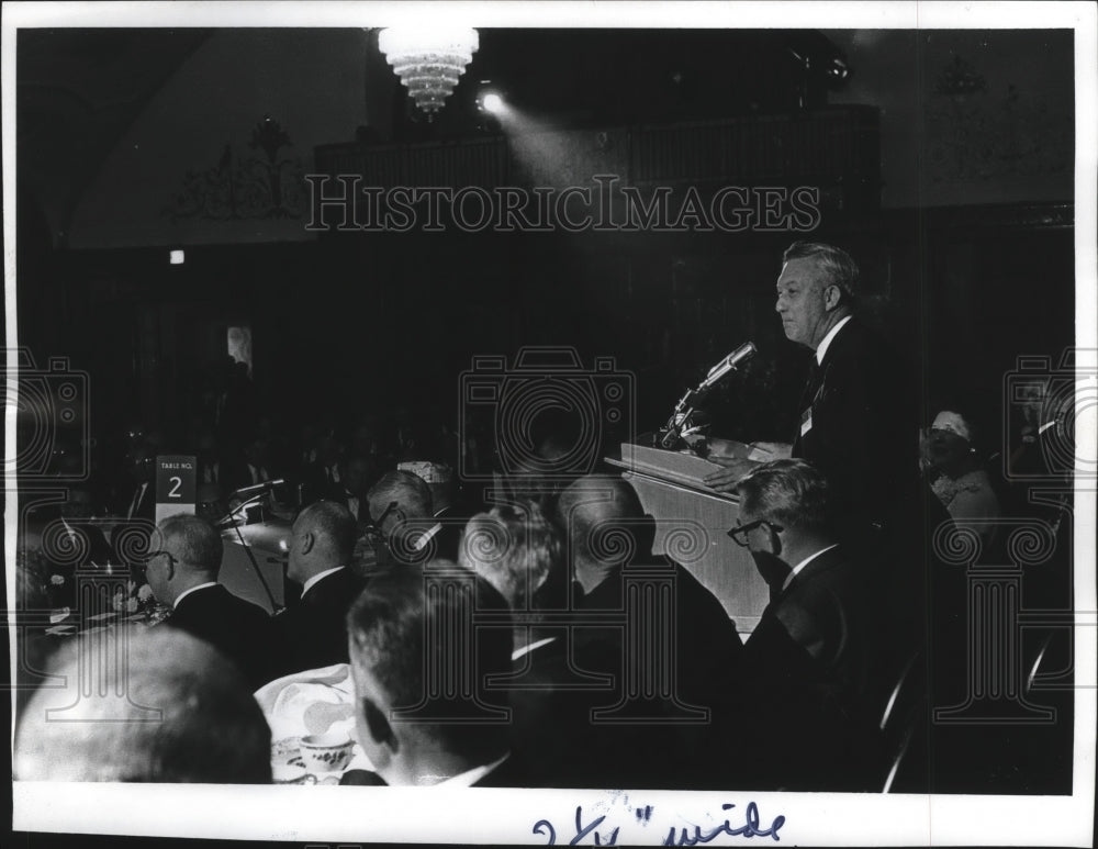 1966 Press Photo Frank Kelly Secretary at Milwaukee Journal 25 Year Club Dinner-Historic Images