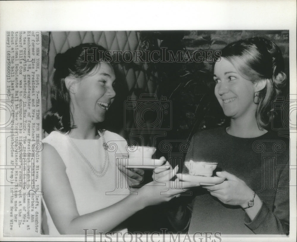 1967 Press Photo Julie Nixon, Barbara Ann Eisenhower New York reception - Historic Images