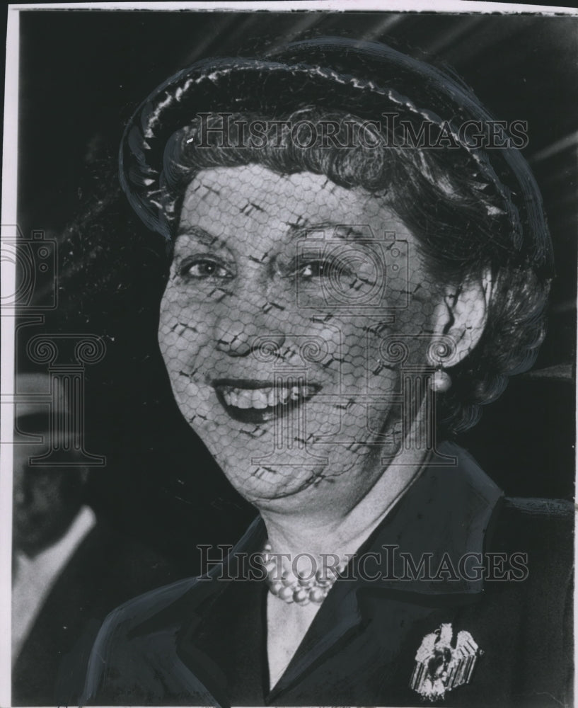 1962 Press Photo Mrs. Dwight D. Eisenhower on Shopping Tour in Washington-Historic Images