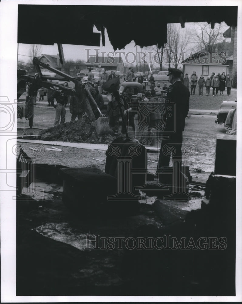 1957 Press Photo Robert W. Hughes&#39; Home Wrecked in Gas Explosion in Milwaukee - Historic Images