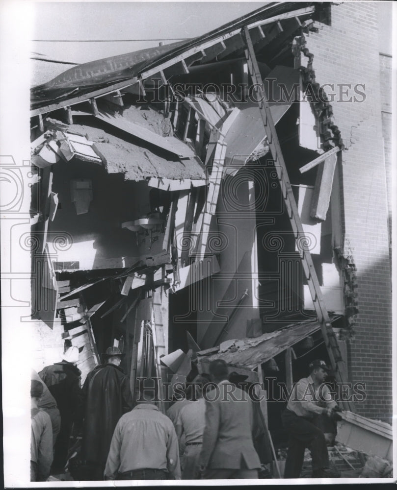 1956 Press Photo Explosion damaged building in Milwaukee - mjb00887 - Historic Images