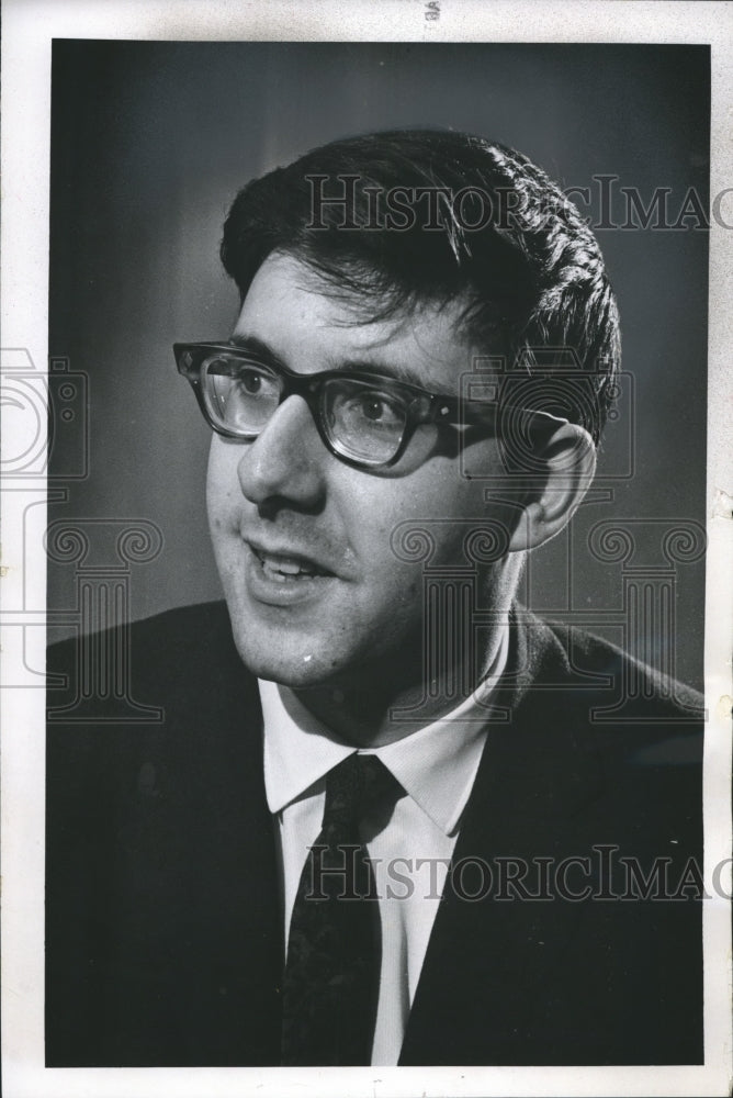 1966 Press Photo Frank Emspak, head of organization promoting antiwar protests - Historic Images
