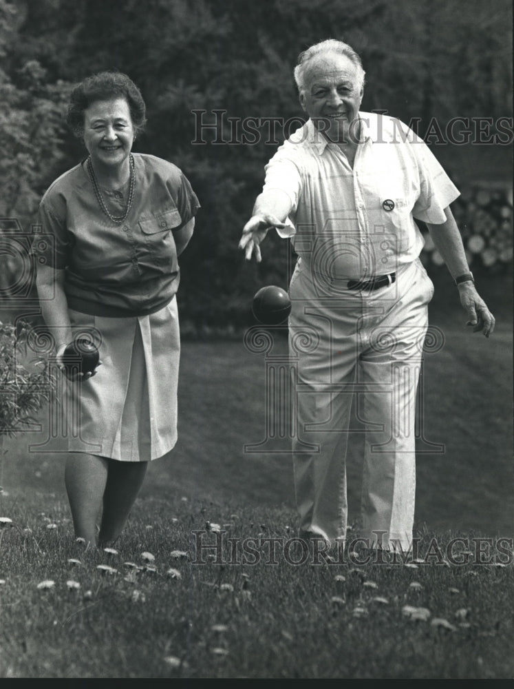 1992 Press Vincent and Rose Emanuele play boccie in their yard. - mjb01039 - Historic Images