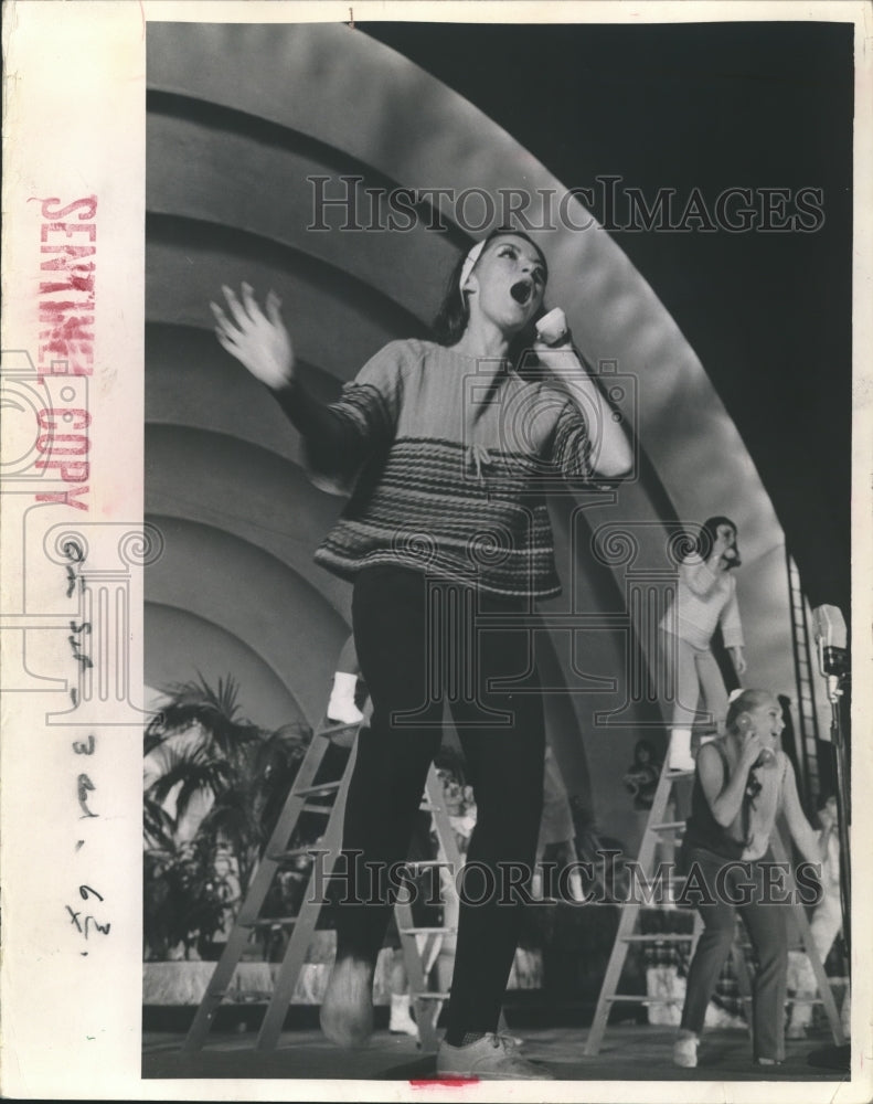 Press Photo Patricia Colloton and the On Set dancers in Bye Bye Birdie - Historic Images