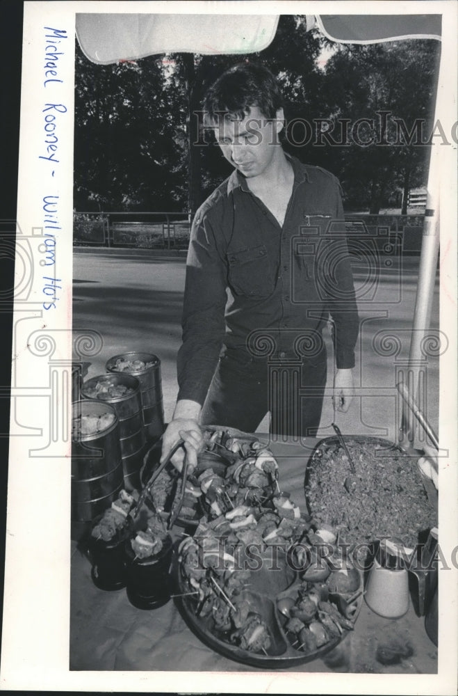 1990 Press Photo Michael Rooney Cooks at Milwaukee A La Carte Preview - Historic Images