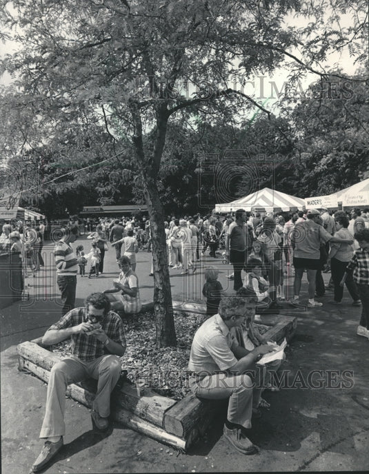 1985 Press Photo Kirk Bechtel, David and Sandra Bremer at Milwaukee's A La Carte - Historic Images