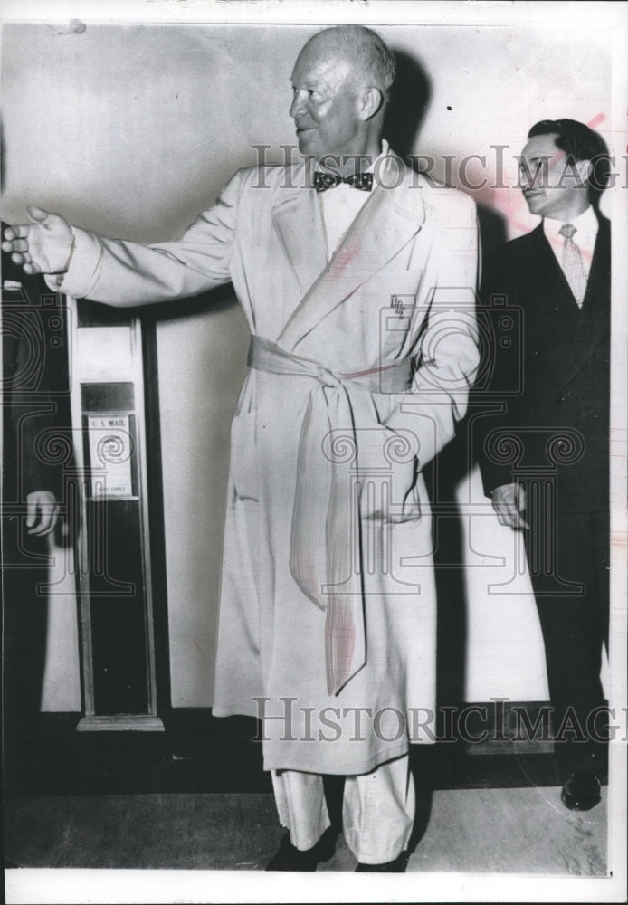 1955 Press Photo Dwight D Eisenhower recovering from heart attack in Denver-Historic Images