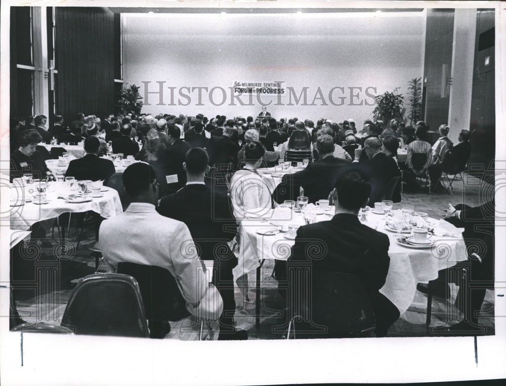 1965 Press Photo The Forum For Progress, at the Memorial Center, Milwaukee. - Historic Images