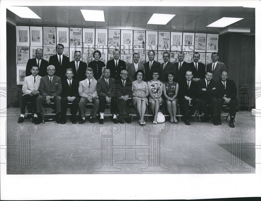 1964 Press Photo Milwaukee Journal Sentinel Unitholders Council group meeting- Historic Images