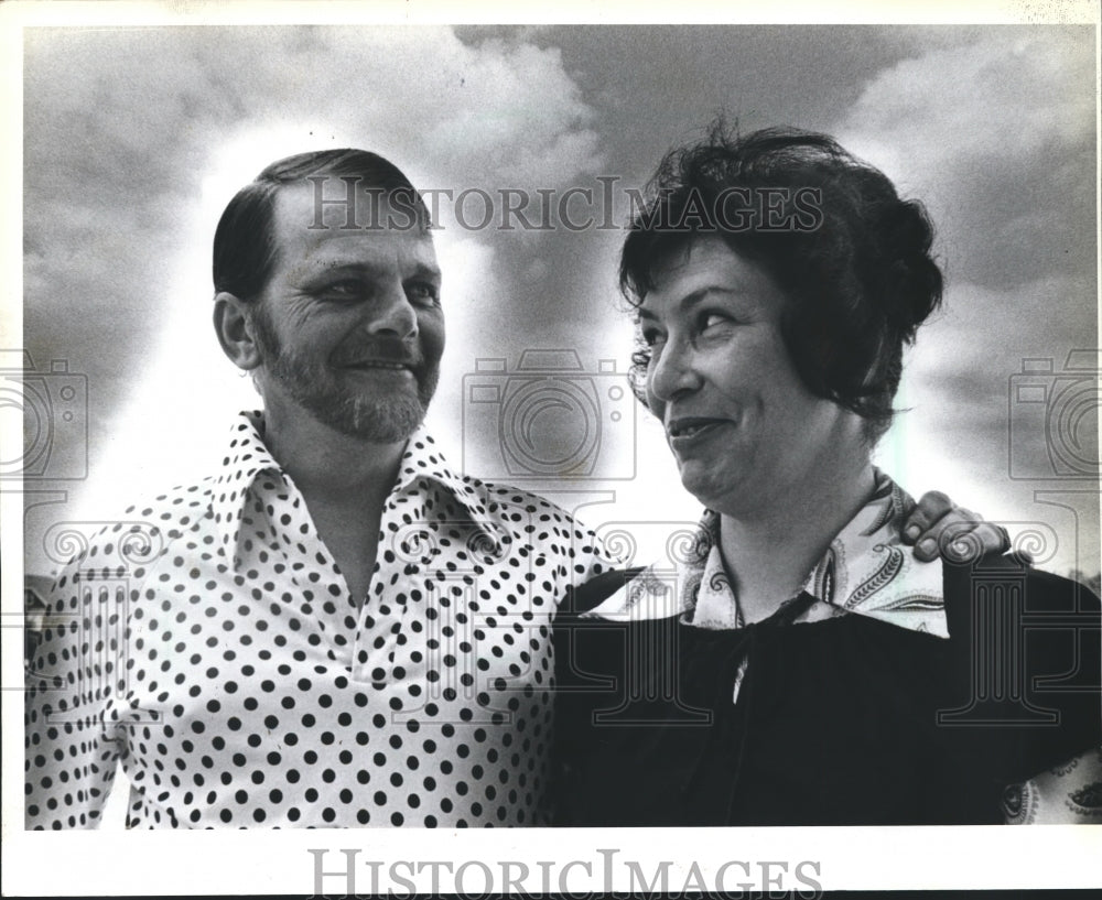 1981 Press Photo John and Judie Enders, foster parents, awarded for their work - Historic Images