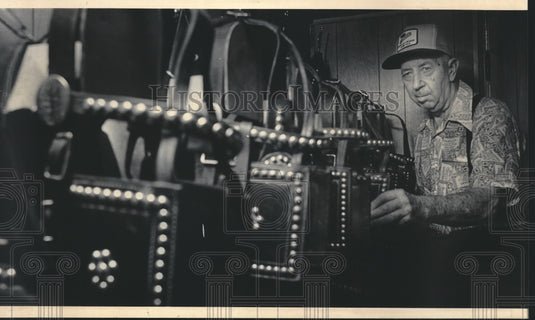 1984 Press Photo Robert Eschrich with six-horse hitch, Hayside business - Historic Images