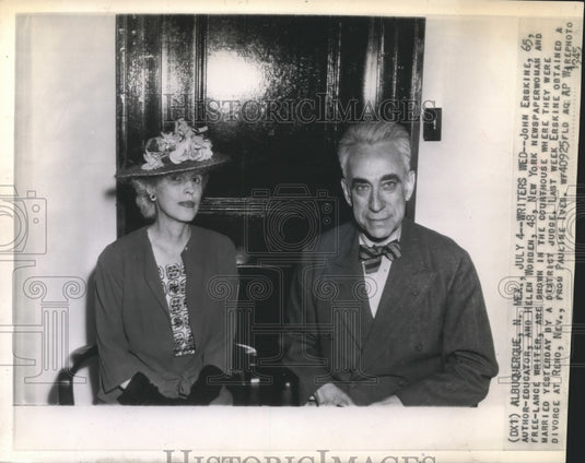 1945 Press Photo John Erskine and Helen Worden at courthouse for their wedding - Historic Images