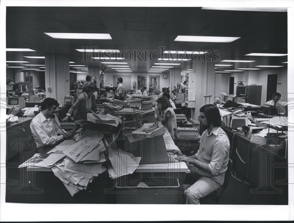 1978 People working in the Milwaukee Journal Sentinel newsroom-Historic Images