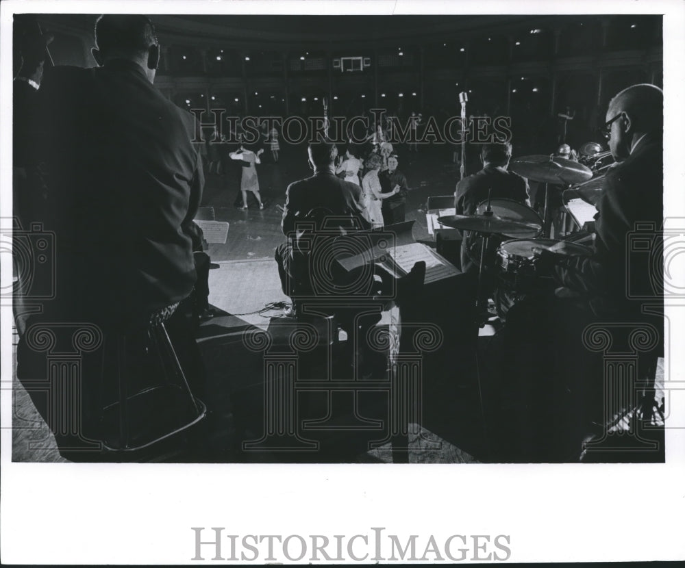 1968 Press Photo View of the Eagle&#39;s ballroom from behind the band - mjb01852 - Historic Images